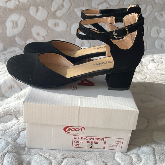 Soda Youth Girl’s Sz 2 Black Block Heels - Picture 5 of 8